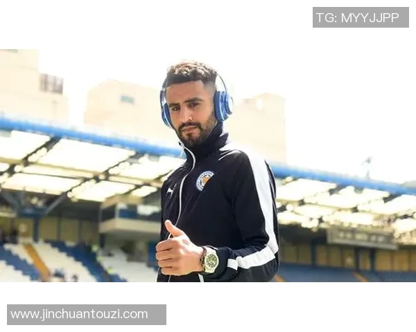 足球球星头带的潮流风尚与运动精神完美融合的时尚象征